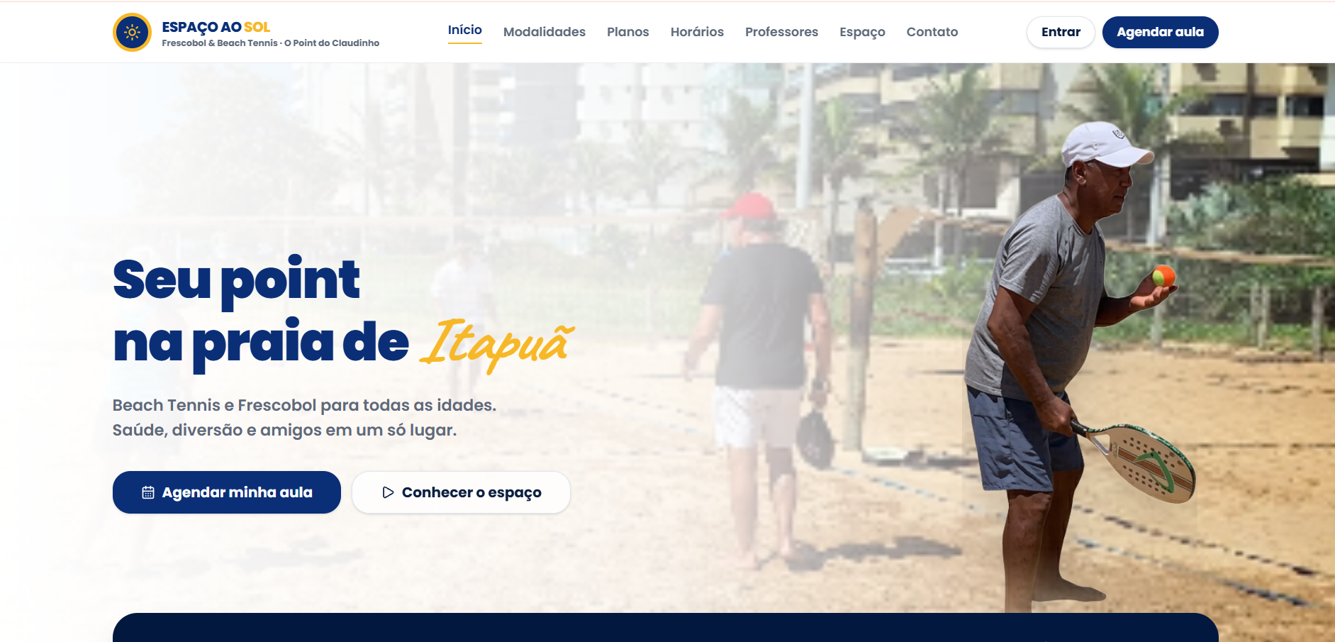 Página inicial do site de uma arena de beach tennis com agenda de aulas